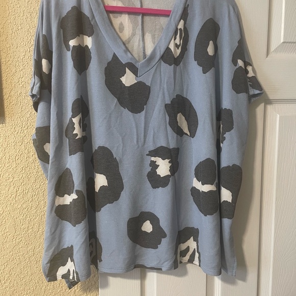 Caramela Other - Light Blue V-Neck Short Sleeve Animal Spot Tee for sleep